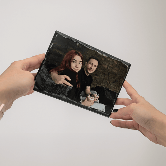 Handgefertigte Schieferplatte aus Naturstein mit personalisiertem Fotodruck und abgeschrägten Kanten