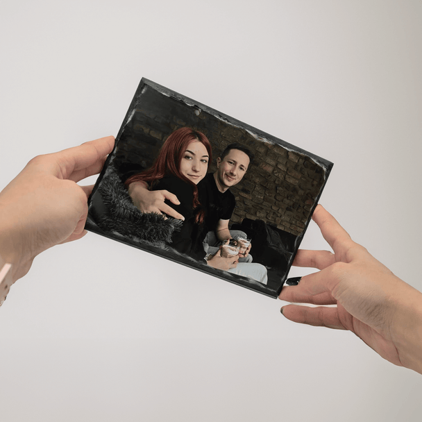 Handgefertigte Schieferplatte aus Naturstein mit personalisiertem Fotodruck und abgeschrägten Kanten