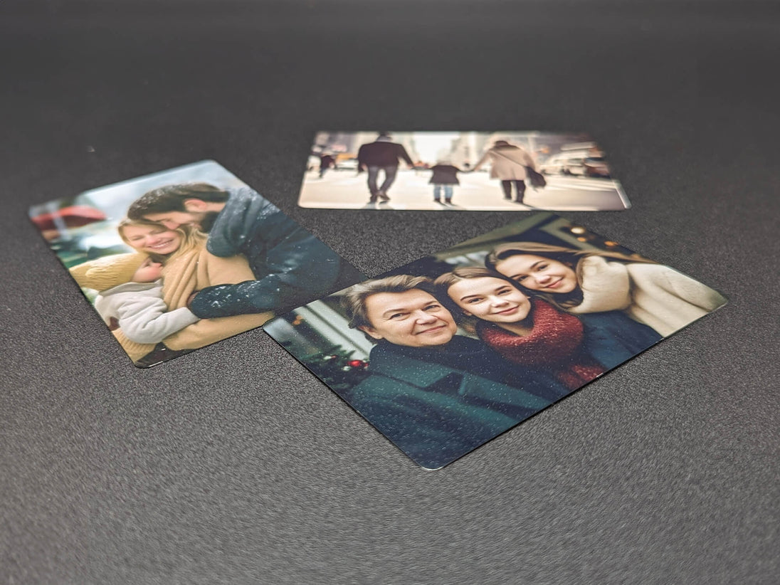 Mehrere personalisierte Foto-Visitenkarten aus Aluminium in verschiedenen Designs