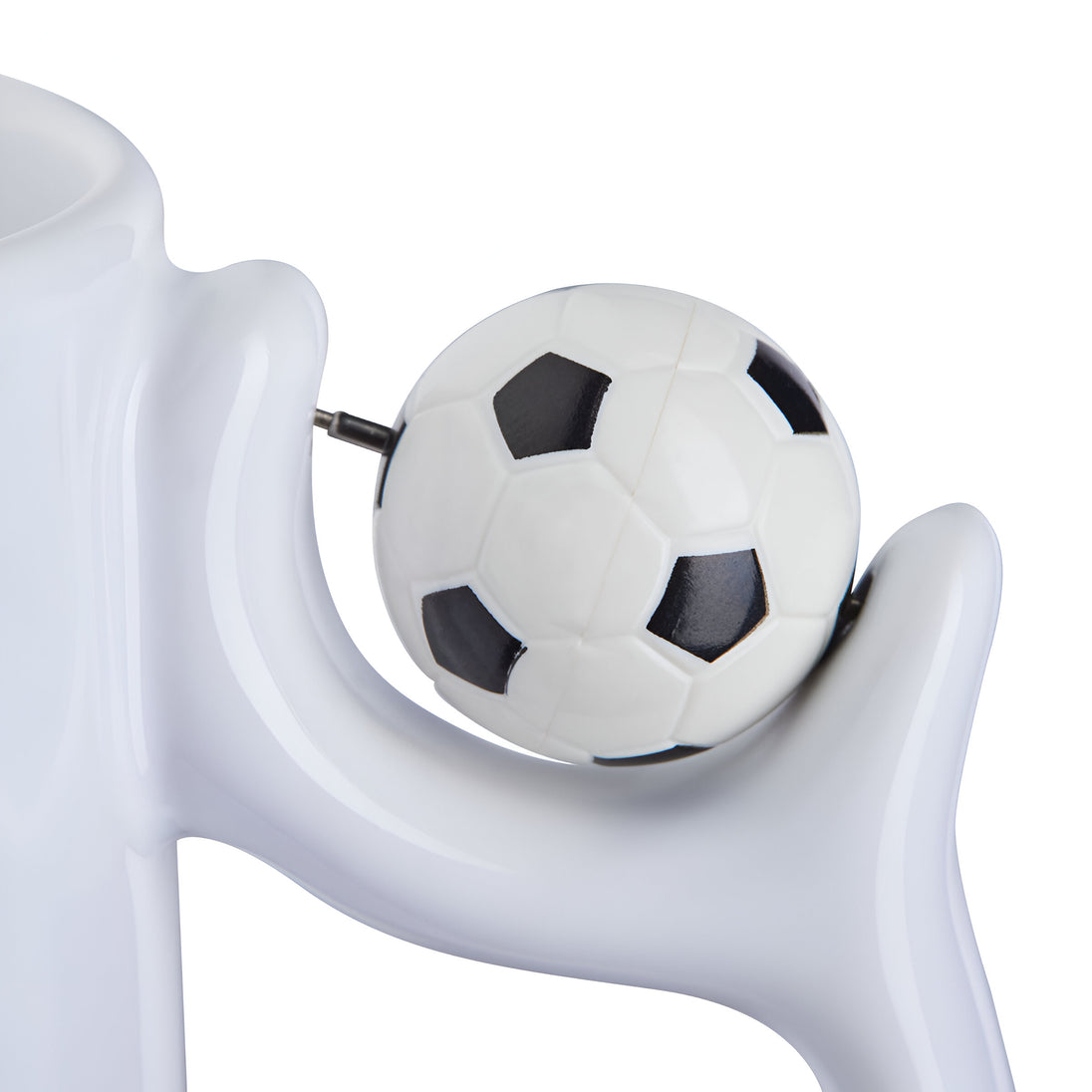 Detailaufnahme des Tassenhenkels mit integriertem Fußball – kreativ & einzigartig