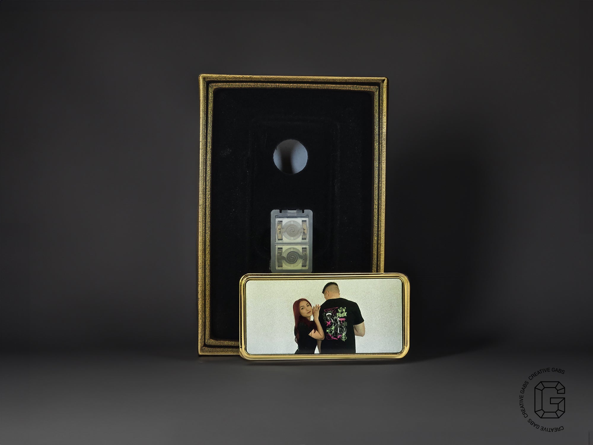 Geschenkidee: Goldenes Feuerzeug mit eigenem Foto personalisieren