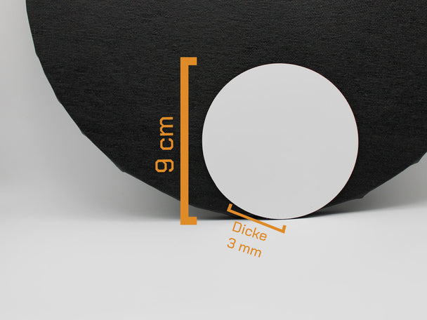 Größenvergleich des runden Fotomagneten aus MDF (9 cm) – dargestellt neben Hand oder Lineal