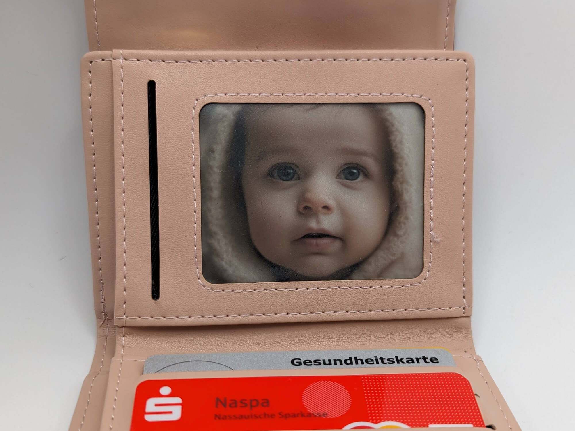 Foto-Karte aus Aluminium mit Babyfüß‑Motiven – gestaltbar mit Foto