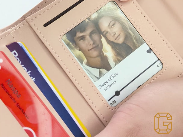 Video einer personalisierten Foto-Karte aus Aluminium mit Musik – individuelles Fotogeschenk mit Foto und Lieblingslied, passend fürs Portemonnaie
