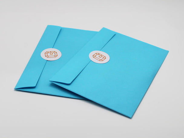 Fotomagnet verpackt in einem umweltfreundlichen Papierumschlag – sichere & stilvolle Geschenkverpackung